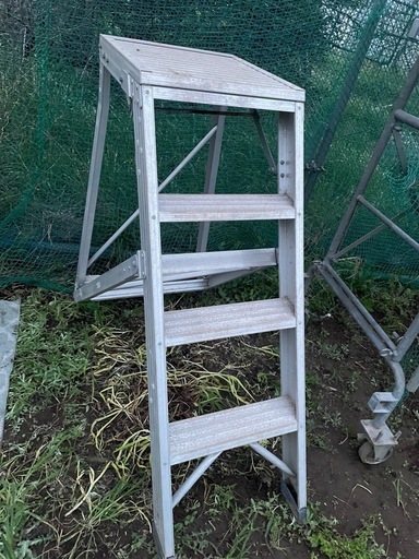折りたたみ式作業台　脚立　梯子