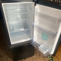 NO B961🌈福岡市内配送設置無料✨🌈ハイセンス 冷蔵庫 幅48.1cm 162L 自動霜取り 一人暮らし スリム 大容量冷蔵室 耐熱トップテーブル 右開き 2ドア コンパクト HR-D15FB ブラック 2024年の画像