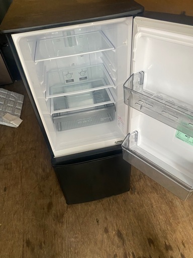 NO B962?福岡市内配送設置無料✨?三菱 146L 2ドアノンフロン冷蔵庫 オリジナル ブラック MR-P15EG-B 2022年