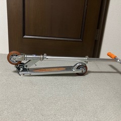 キックボード　二輪の画像