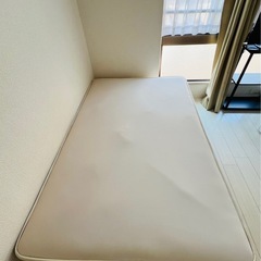 ベッド（フレーム＋マットレス）の画像