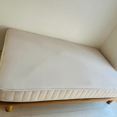 ベッド（フレーム＋マットレス）の画像