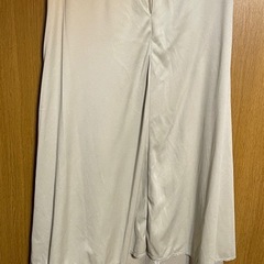 コカ サテンナロースカート グレージュ ロングスカートの画像