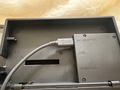 任天堂Switch（通常モデル）（ジョイコンなし）