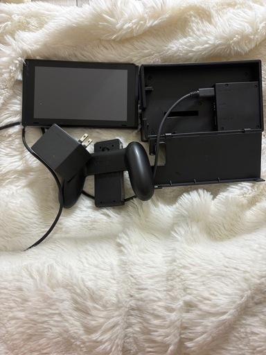 任天堂Switch（通常モデル）（ジョイコンなし）