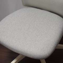 イトーキ サリダ YL5-W ライトグレー オフィスチェア ホワイトフレームモデルの画像