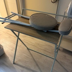 机と椅子セットの画像