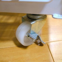 GE1000 ワイヤーバスケット 3段 白ホワイト キャスターはロック機能付きの画像