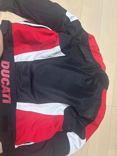 DUCATIとREV'IT!のコラボジャケット