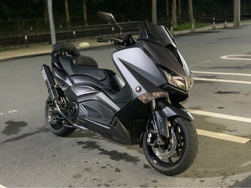 TMAXの外装