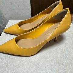 【CHARLES & KEITH】パンプス イエロー 34の画像