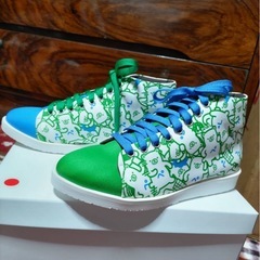 ファミマスニーカーの画像