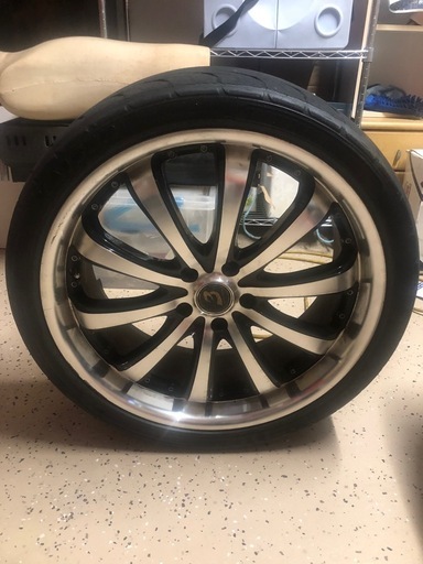 E51エルグランドに履いてました