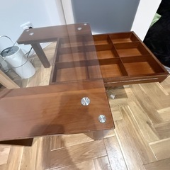 ガラステーブルの画像