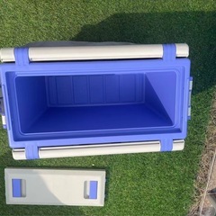 グレーアウトドアテーブルの画像