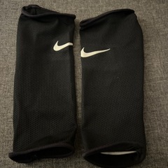 NIKEサッカーすねあての画像