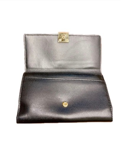 決まりました！FENDI 二つ折り財布 ブラック フェンディ