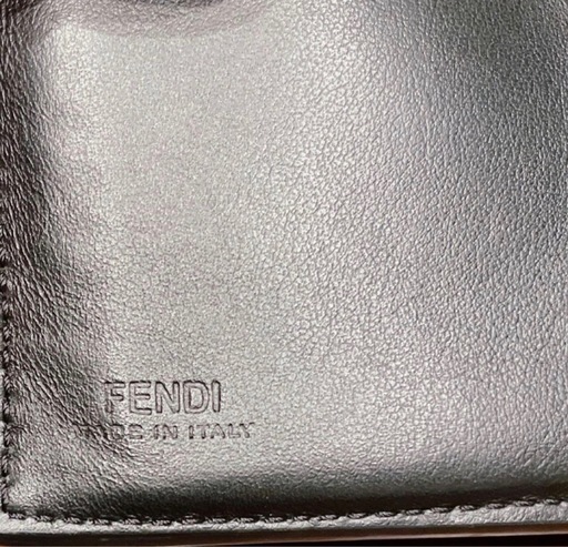 決まりました！FENDI 二つ折り財布 ブラック フェンディ