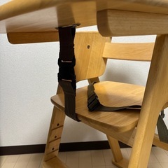 木製ハイチェアの画像
