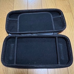 Switch本体とポーチの画像