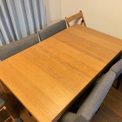 IKEAダイニングテーブル＆椅子8脚の画像