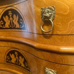 アンティークチェストの画像