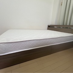 マットレス付きダブルベットの画像