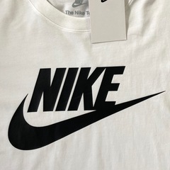 半袖以下！4840円→2000円　新品　メンズ　NIKE 長Tシャツ　Mサイズの画像