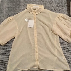 新品未使用タグ付き春夏バル－ン袖ブラウスの画像