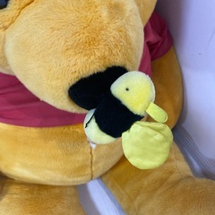 超特大　プーさんぬいぐるみ　ミツバチ、ディズニーストアタグ付きの画像
