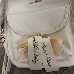 ホワイト　リュックの画像