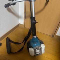 マキタ ガソリン草刈機の画像