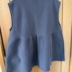 ペプラム風ニットベスト紺色　3Lの画像