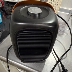 小型セラミックファンヒーター（おまけ：IKEA ランドリーバッグ）の画像