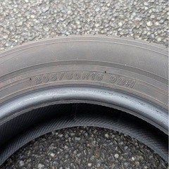 夏用タイヤ4本　ヨコハマタイヤ　ブルーアース　250/60R16 92Hの画像