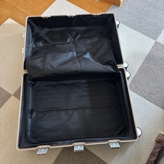 キャリーケースの画像