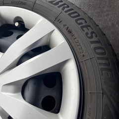 使用2ヶ月弱　ノーマルタイヤ　純正ホイール付きの画像