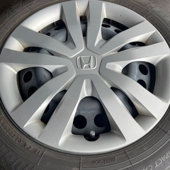 使用2ヶ月弱　ノーマルタイヤ　純正ホイール付きの画像