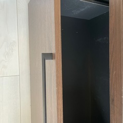 キッチンカウンター、レンジ台、食器棚の画像