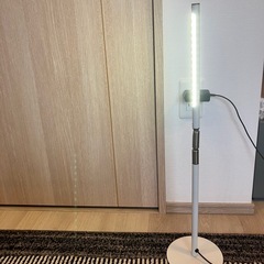 LEDデスクライト（白） アーム可動域広め・動作確認済みの画像