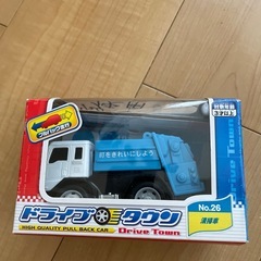 水陸　バス　と水陸ではないゴミ収集車
の画像