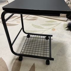 ベット、ソファ横におく、簡易テーブルの画像