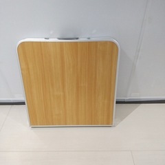 折りたたみテーブル（アウトドア用品）（木目）【町田市再生家具】0331の画像