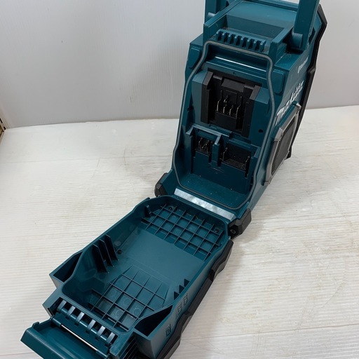 バッテリー式ラジオ　MAKITA MR002G