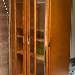 差し上げます。中古木製本棚の画像