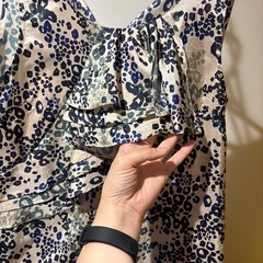 サテン生地ノースリーブミニワンピースの画像