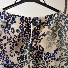 サテン生地ノースリーブミニワンピースの画像