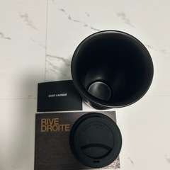 星柄デザインのブラックタンブラー、SAINT LAURENTの画像