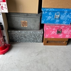 ブリキの衣装ケース(ガンガン)の画像