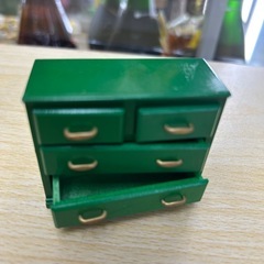 【ドリーム池田店♪ジモティ割対象】 シルバニアファミリー 緑家具 初期 タンスセット  鏡 ミラー  レトロ 【30928】の画像